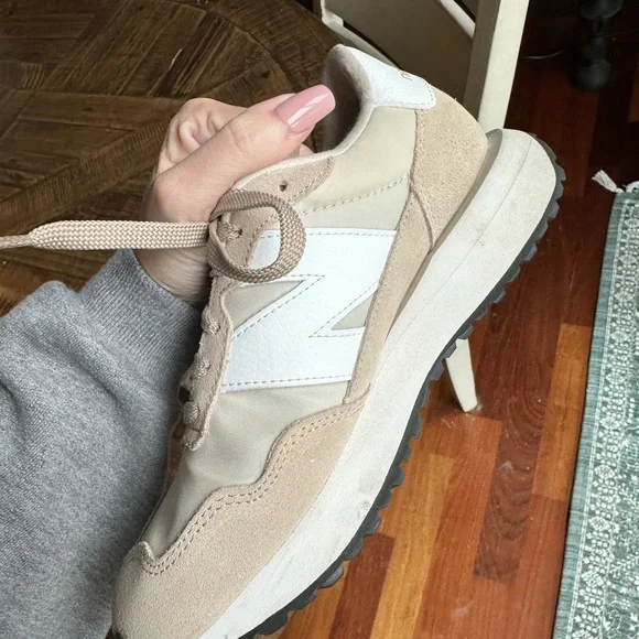 New Balance Women's Beige Sneakers - Picture 5 of 7
